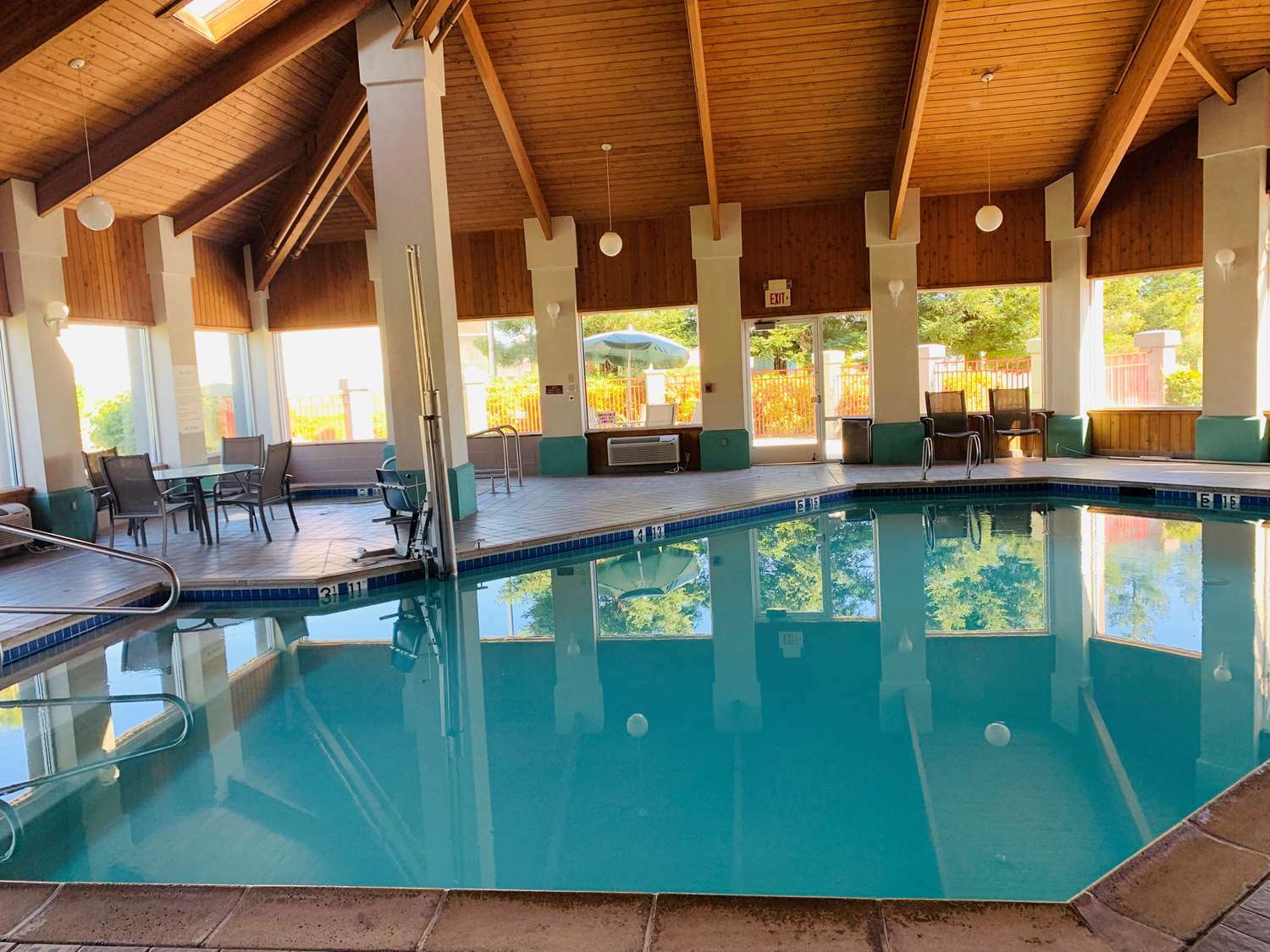 Surestay Plus Hotel By Best Western Redding Facilidades foto